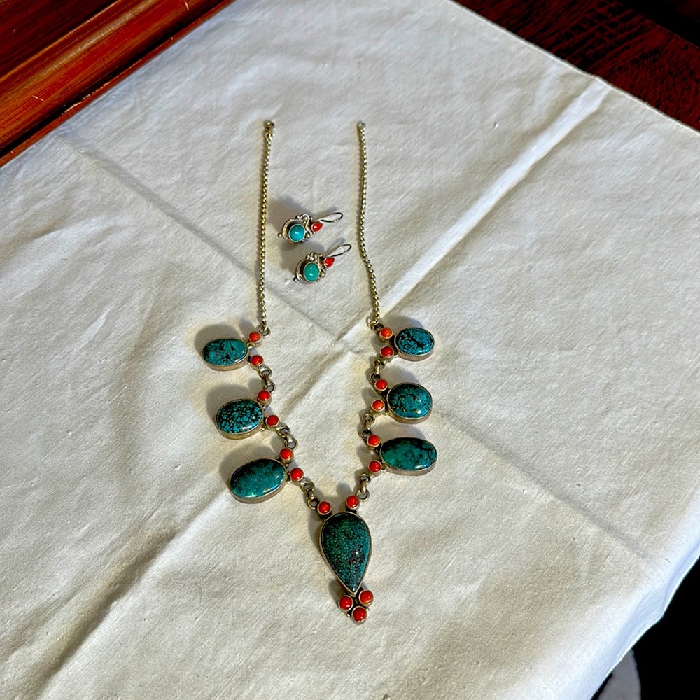 Turquoise and agate silver necklace and earrings set